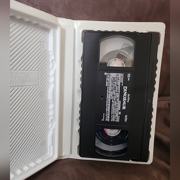 Walt Disney's 2001 Dinosaur Movie VHS - Picture 4 of 4